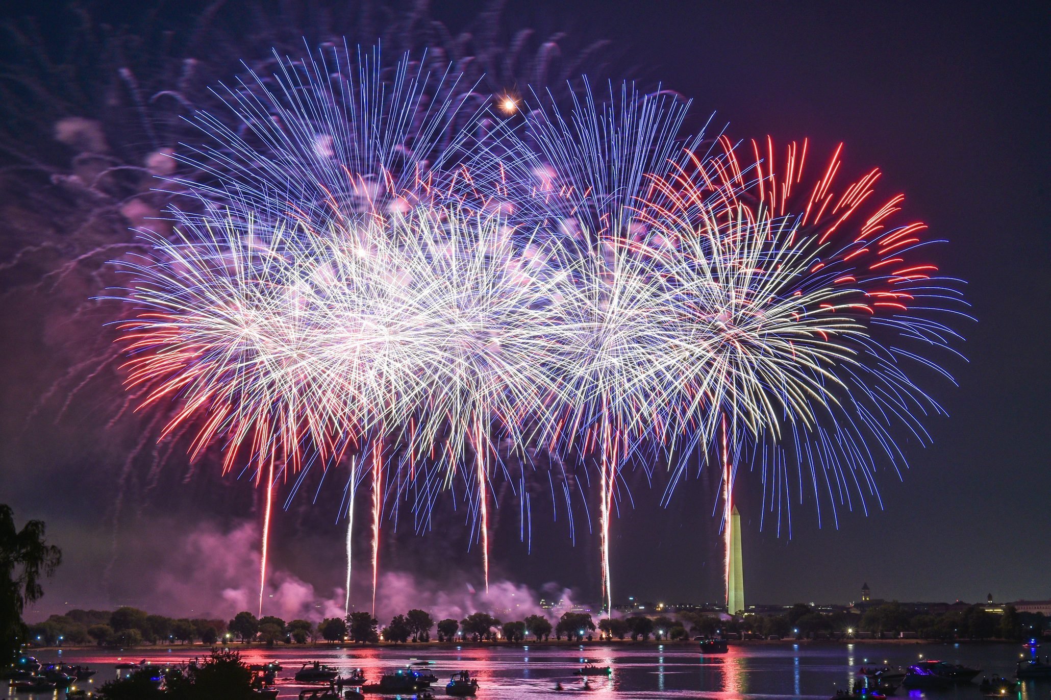 US Independence Day 2022: Fireworks light up sky in celebration of 4th of July - Web Sticky