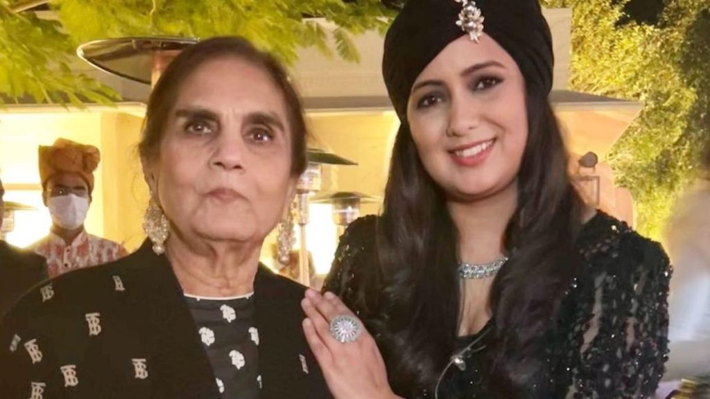 Inside Salman Khan's mother Salma Khan's birthday party: Harshdeep Kaur performs, Helen dances to her 'legendary songs'