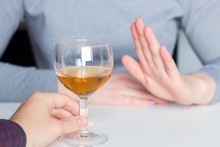 wellhealthorganic.com:alcohol-consumption-good-for-heart-health-new-study-says-no