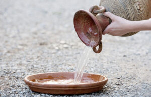 wellhealthorganic.com:some-amazing-health-benefits-of-drinking-water-from-an-earthen-pot